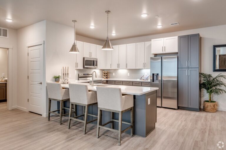 Saddle Ridge Apartments - Crown Property Management